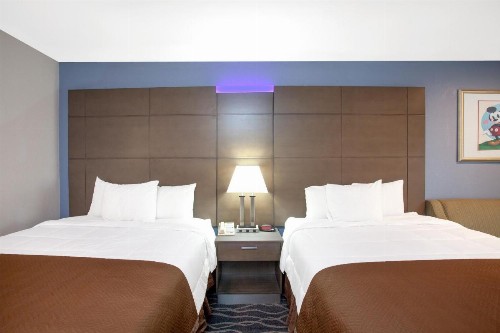 Travelodge Inn & Suites by Wyndham Anaheim on Disneyland Dr - image 28