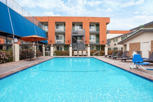 Travelodge Inn & Suites by Wyndham Anaheim on Disneyland Dr - image 37