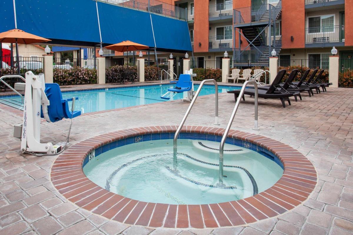 Travelodge Inn & Suites by Wyndham Anaheim on Disneyland Dr - image 7