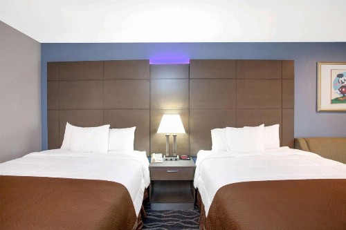 Travelodge Inn & Suites by Wyndham Anaheim on Disneyland Dr - image 9