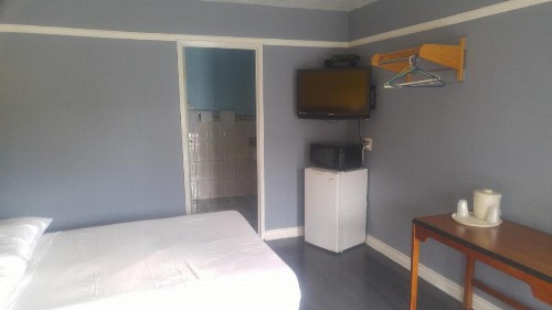Riviera Motel - image 13