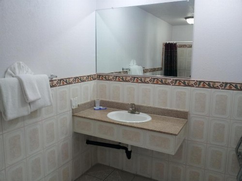 Riviera Motel - image 21