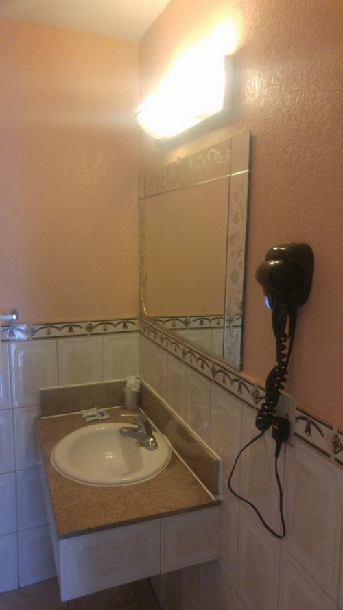 Riviera Motel - image 22