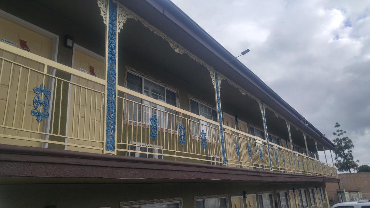 Riviera Motel - image 6