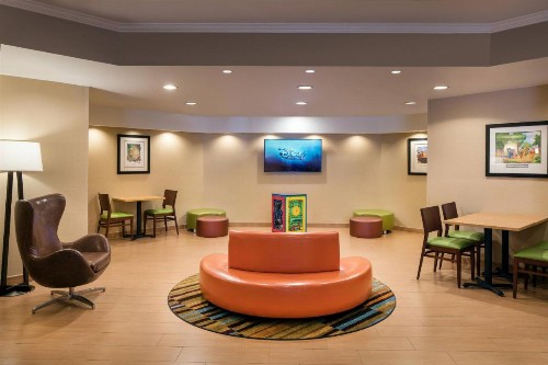 Fairfield by Marriott Anaheim Resort - image 3