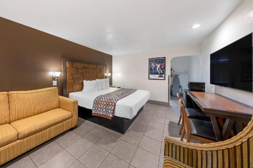 Anaheim Discovery Inn and Suites - image 23