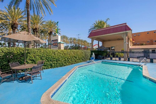 Anaheim Discovery Inn and Suites - image 3