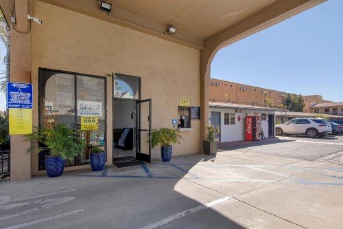 Anaheim Discovery Inn and Suites - image 32
