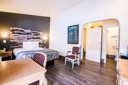 Anaheim Discovery Inn and Suites - image 42