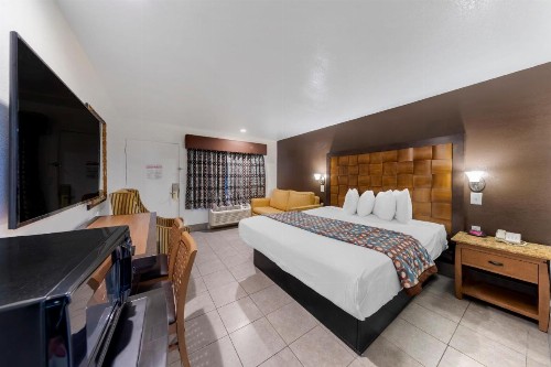 Anaheim Discovery Inn and Suites - image 6