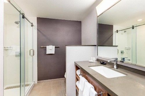 Courtyard by Marriott Anaheim Resort/Convention Center - image 12