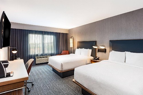 Courtyard by Marriott Anaheim Resort/Convention Center - image 3
