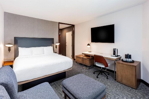 Courtyard by Marriott Anaheim Resort/Convention Center - image 4