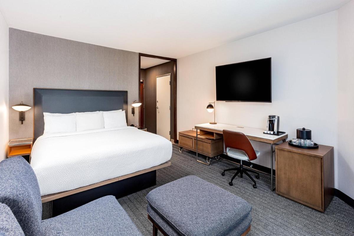 Courtyard by Marriott Anaheim Resort/Convention Center - image 4