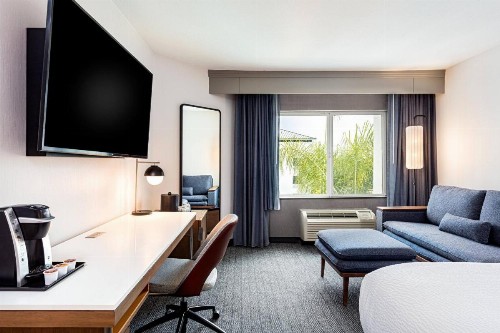 Courtyard by Marriott Anaheim Resort/Convention Center - image 5