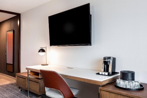 Courtyard by Marriott Anaheim Resort/Convention Center - image 6