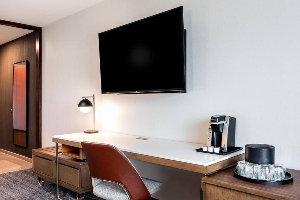 Courtyard by Marriott Anaheim Resort/Convention Center - image 6