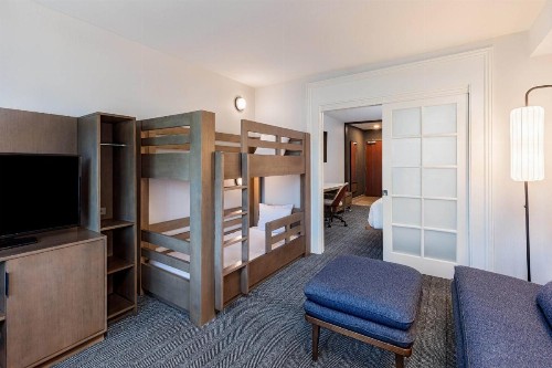 Courtyard by Marriott Anaheim Resort/Convention Center - image 8