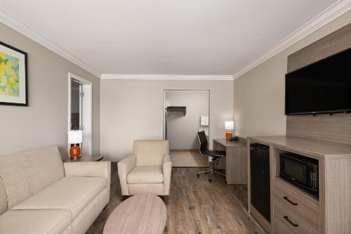 Ramada by Wyndham Anaheim Maingate North - image 12
