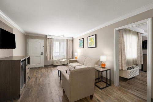 Ramada by Wyndham Anaheim Maingate North - image 14