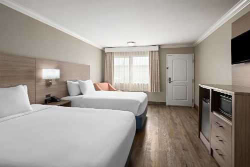 Ramada by Wyndham Anaheim Maingate North - image 15