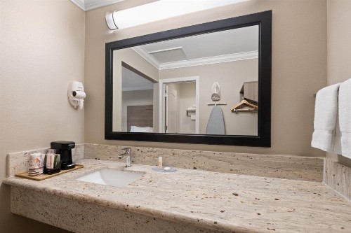 Ramada by Wyndham Anaheim Maingate North - image 16
