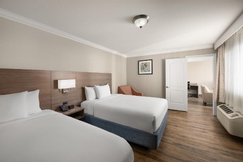 Ramada by Wyndham Anaheim Maingate North - image 19