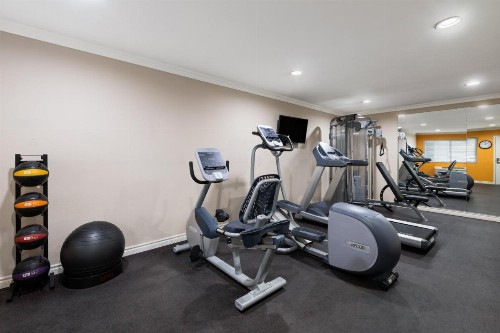 Ramada by Wyndham Anaheim Maingate North - image 2