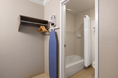 Ramada by Wyndham Anaheim Maingate North - image 21