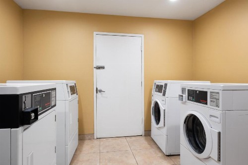 Ramada by Wyndham Anaheim Maingate North - image 30
