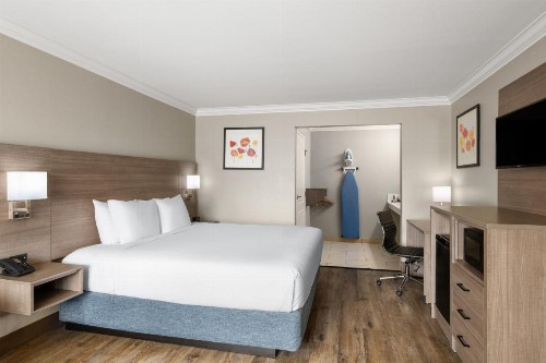 Ramada by Wyndham Anaheim Maingate North - image 5