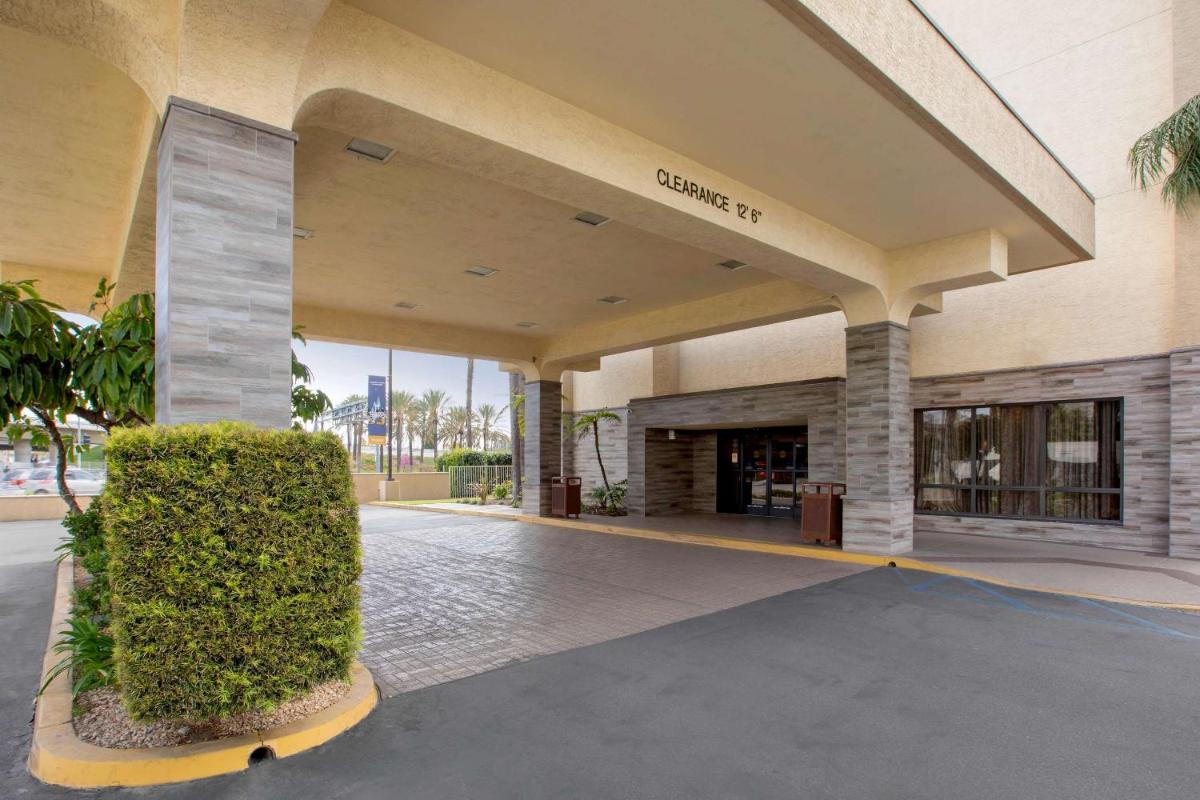 Comfort Inn Anaheim Resort - image 3