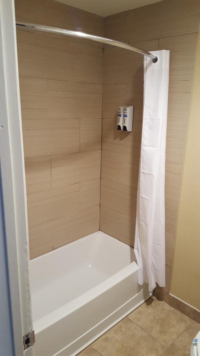 Anaheim Astoria Inn & Suites - image 4