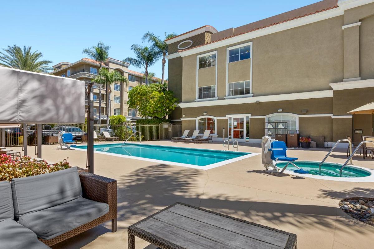 Portofino Inn and Suites Anaheim Hotel - image 6