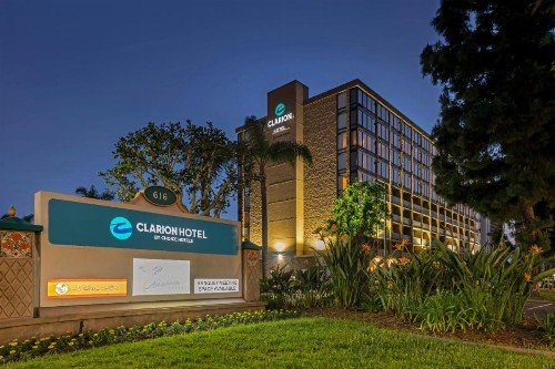 Clarion Hotel Anaheim Resort - image 3