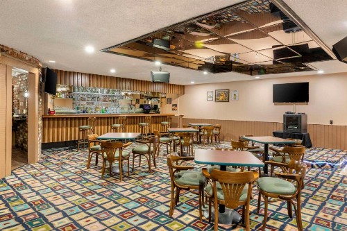 Clarion Hotel Anaheim Resort - image 4