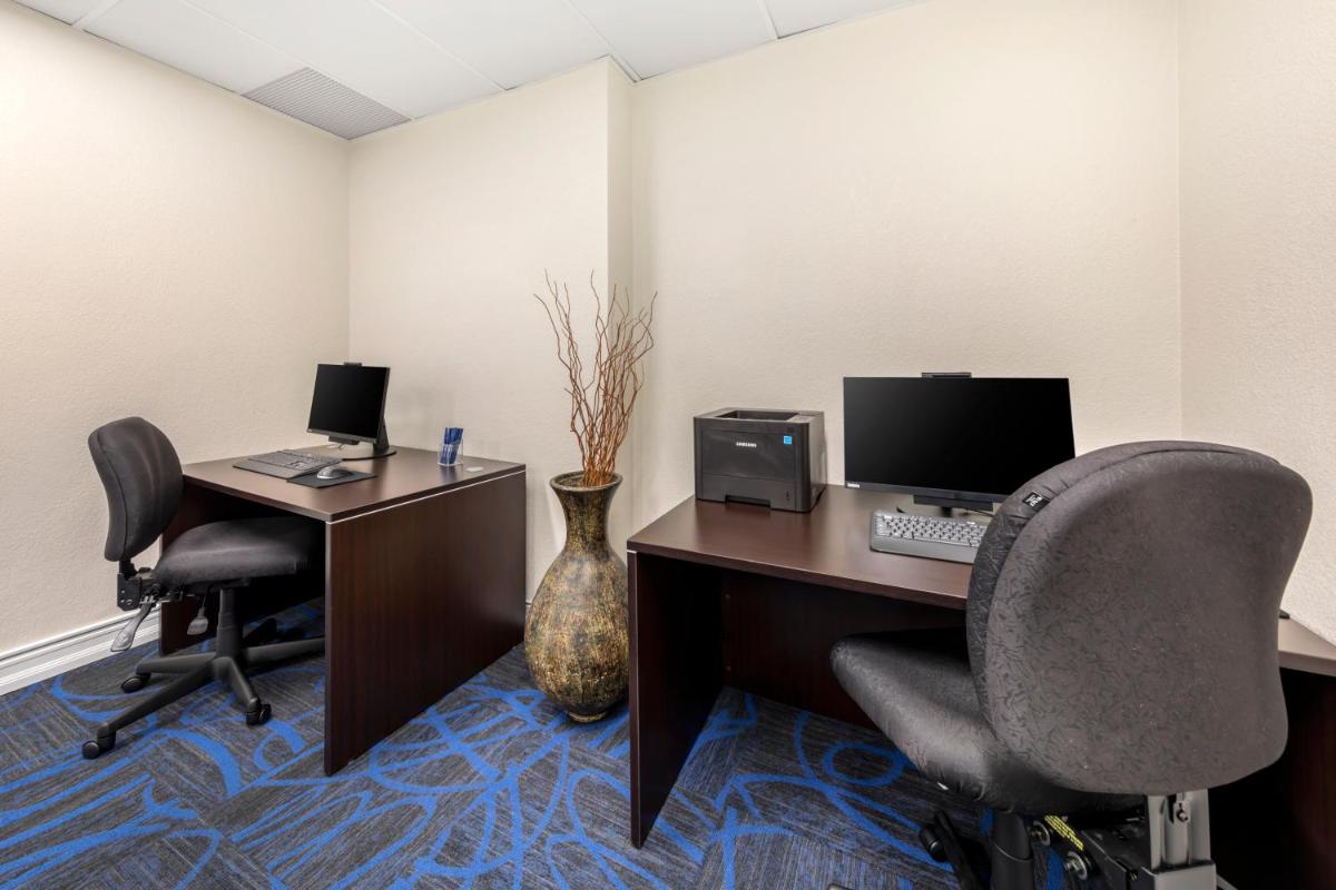 Clarion Hotel Anaheim Resort - image 5