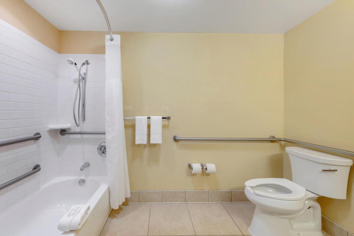 Clarion Hotel Anaheim Resort - image 7