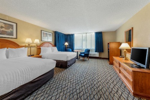 Clarion Hotel Anaheim Resort - image 9