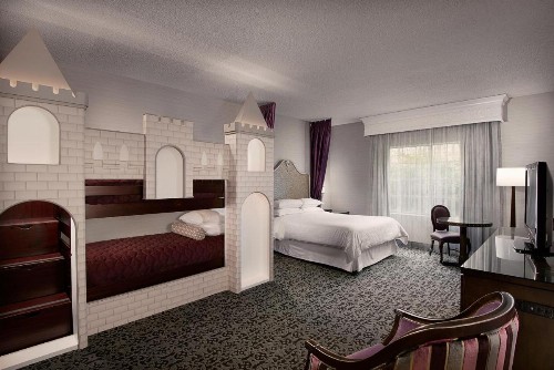Anaheim Majestic Garden Hotel - image 15