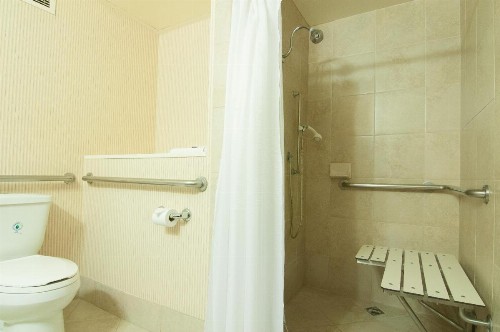 Anaheim Majestic Garden Hotel - image 3