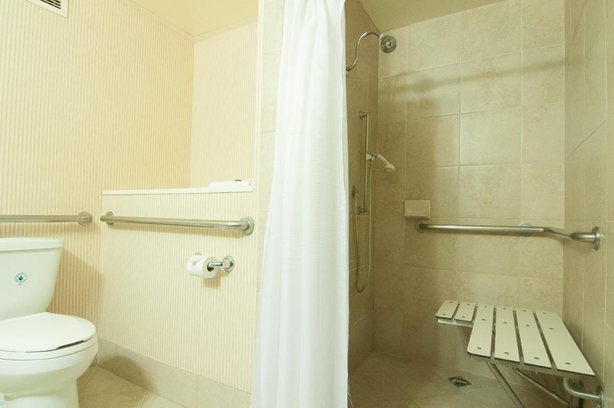 Anaheim Majestic Garden Hotel - image 3