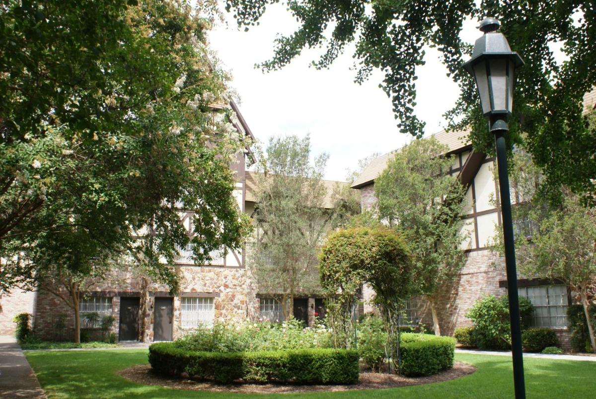 Anaheim Majestic Garden Hotel - image 4