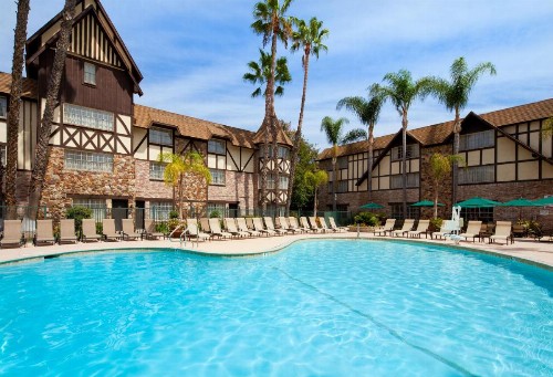 Anaheim Majestic Garden Hotel - image 41