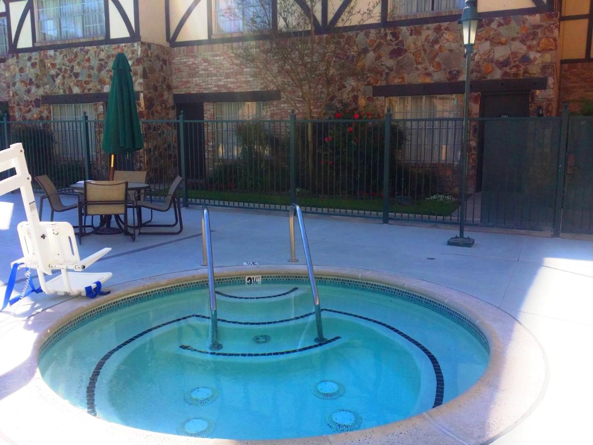 Anaheim Majestic Garden Hotel - image 6