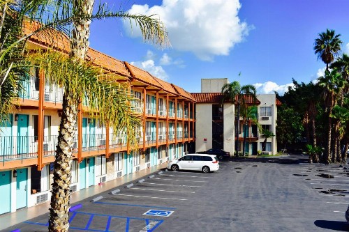 Days Inn by Wyndham Anaheim Near the Park - image 10
