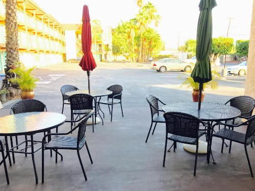 Days Inn by Wyndham Anaheim Near the Park - image 11
