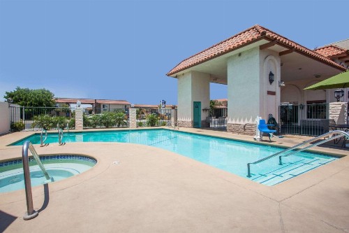Days Inn by Wyndham Anaheim Near the Park - image 17