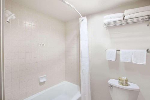 Days Inn by Wyndham Anaheim Near the Park - image 21