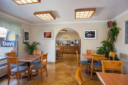 Days Inn by Wyndham Anaheim Near the Park - image 31